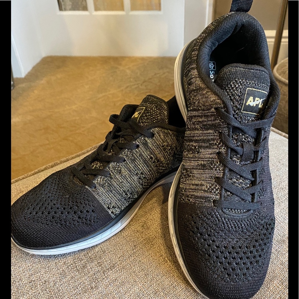 APL Ultralite Women’s sneaker. Practically New!